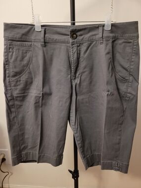 Christopher Blue Petite Classic Gray Cotton Blend Knee-Length Shorts